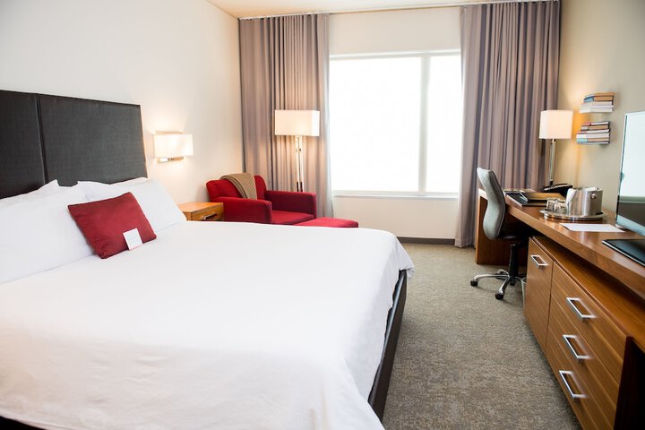 I Hotel & Illinois Conference Center