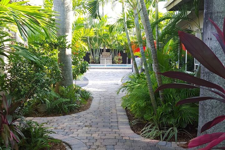 The Cabanas Guesthouse & Spa - Caters to Gay Men