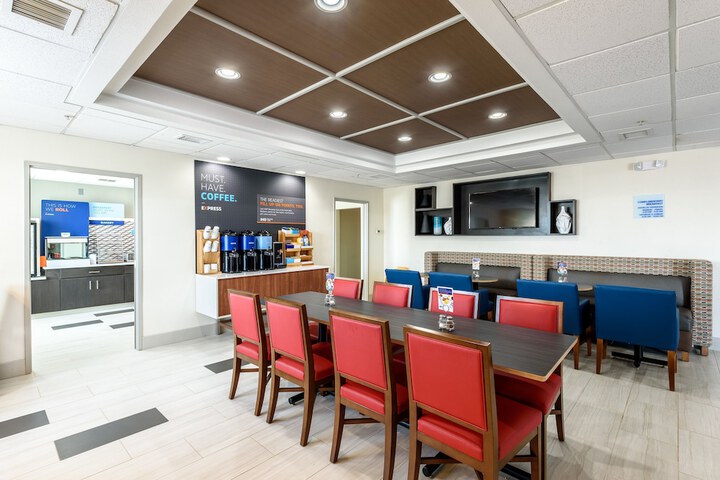 Holiday Inn Express Hotel & Suites Bastrop by IHG