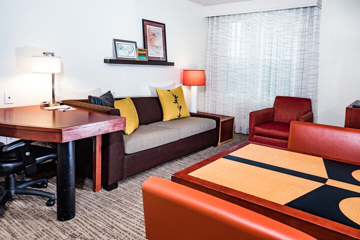 Room 32 of 46