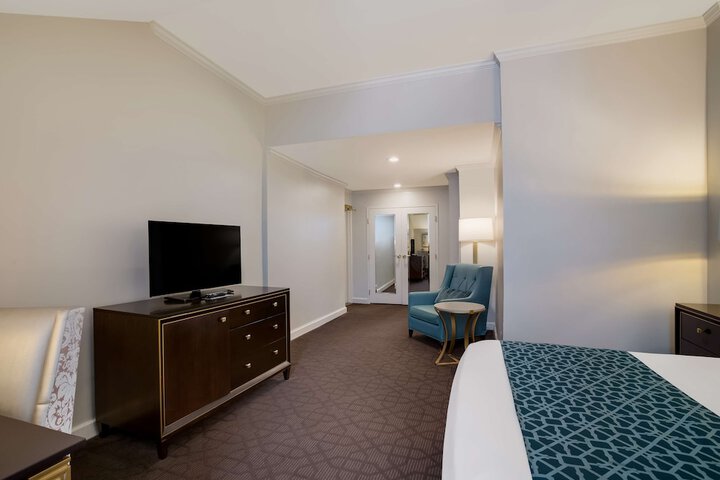 Room 28 of 79
