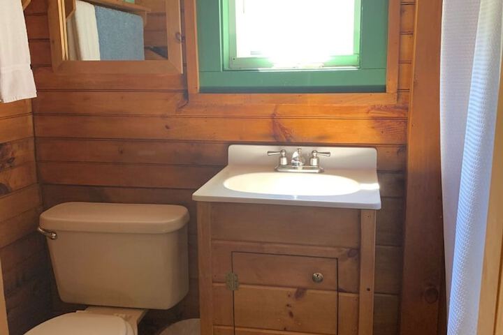 Pine Crest Motel & Cabins