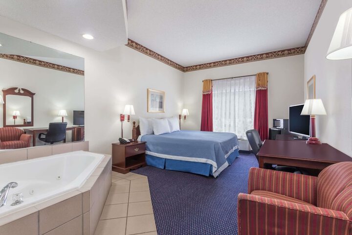 Room 10 of 17