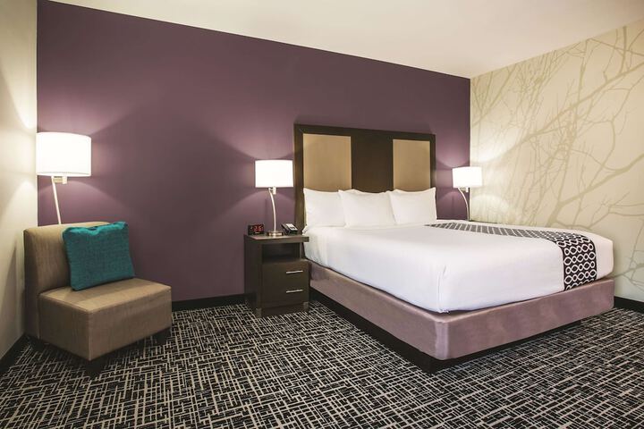 Room 16 of 33