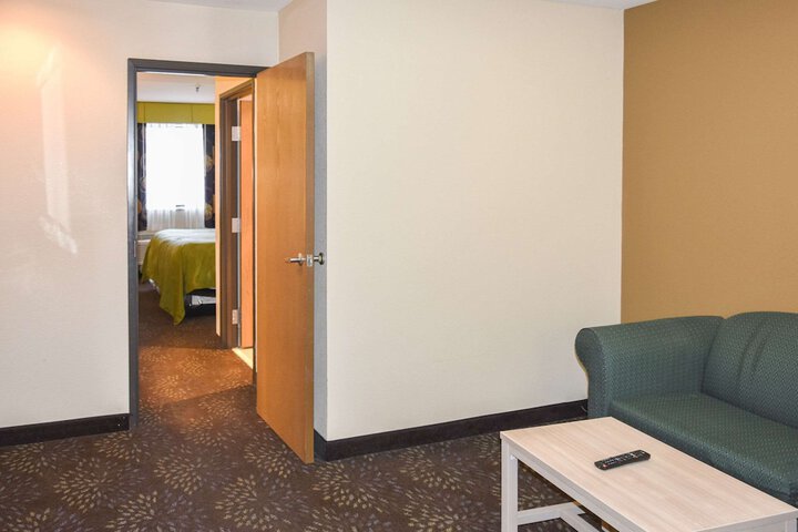 Room 15 of 35
