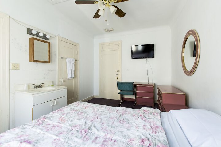Room 22 of 40