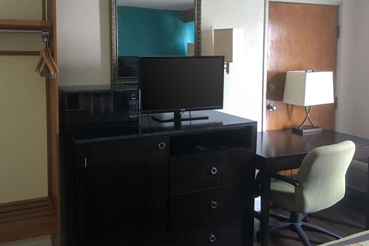 Room 33 of 35