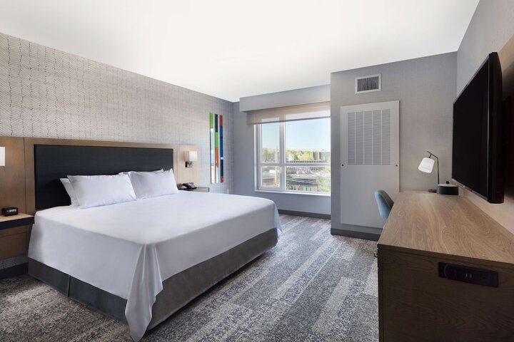 Room 17 of 36