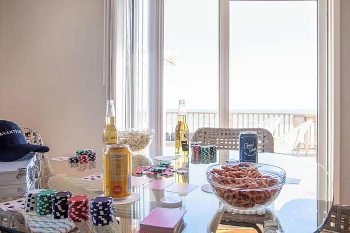 Lighthouse by Avantstay Beachfront View Home w / Pool Table & Ping Pong