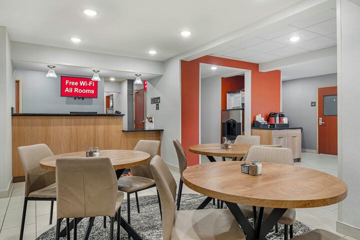 Red Roof Inn Charlestown