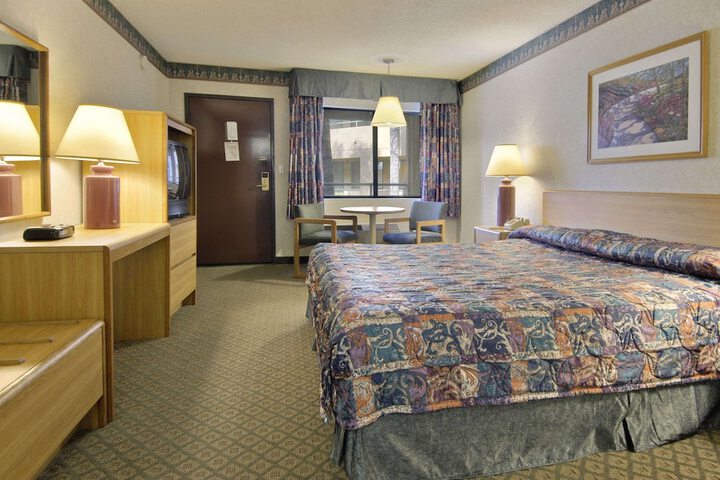 Room 10 of 26
