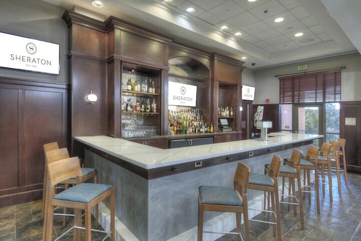 Lounge 50 of 61