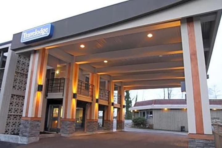 Travelodge by Wyndham Vancouver Lions Gate
