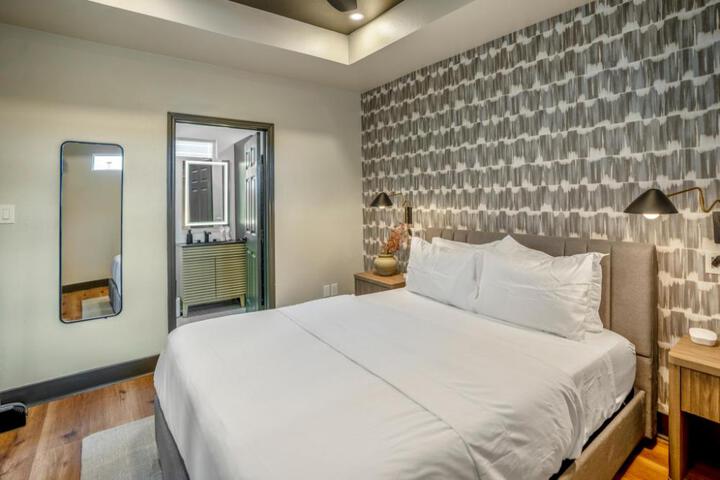 HTX Ultra Hotel Suite #2