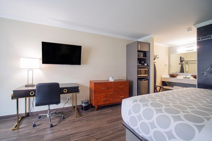 Room 28 of 49