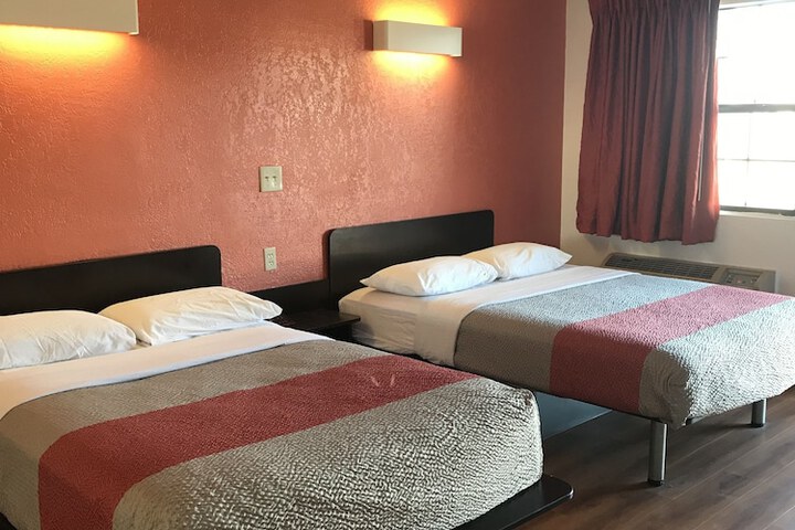 Room 21 of 39
