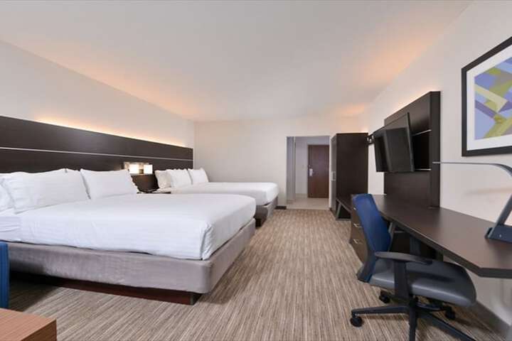 Holiday Inn Express & Suites Parkersburg East by IHG