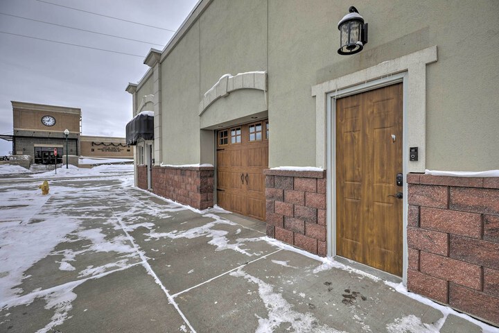 Regal River Retreat in the Heart of Yankton!