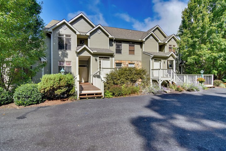 Scenic Views & Trail Access! Blue Ridge Mtns Condo