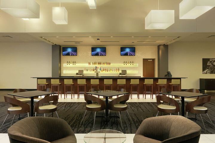 Lounge 40 of 44