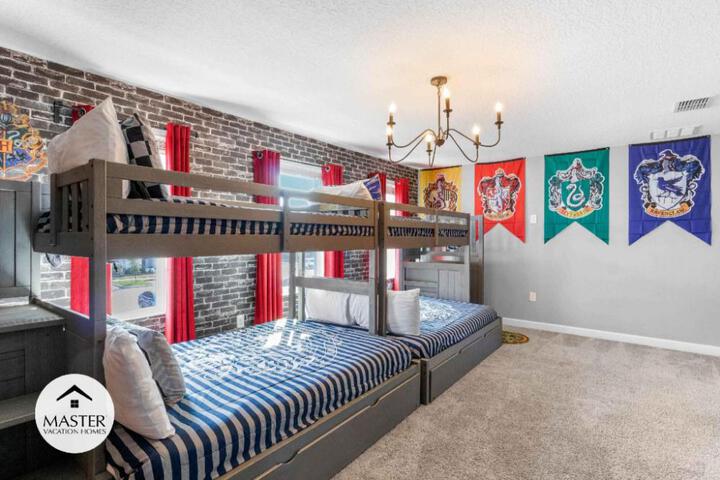 Bedrooms 5 Bathrooms Storey Lake 2885 SC