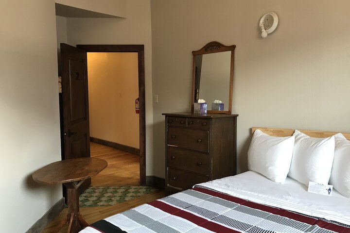 Room 52 of 68