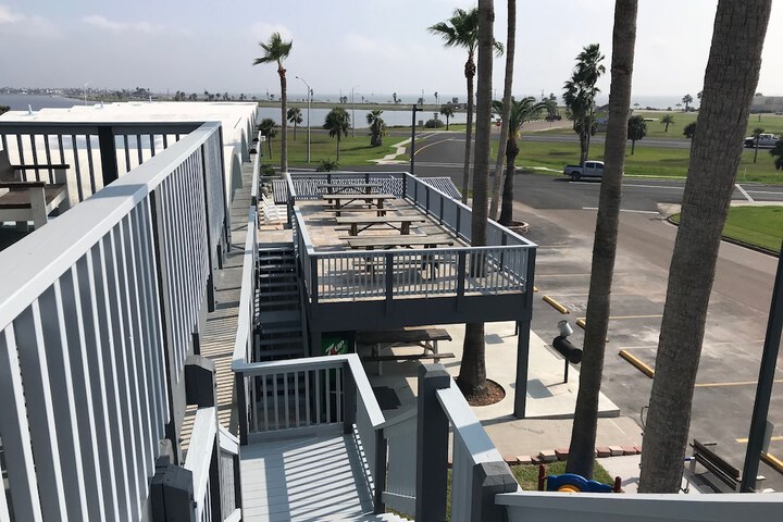 Sundeck 33 of 36