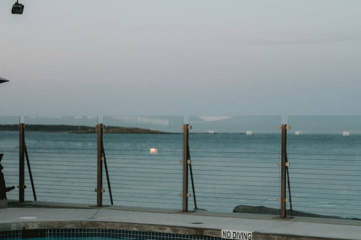 Oak Bay Beach Hotel