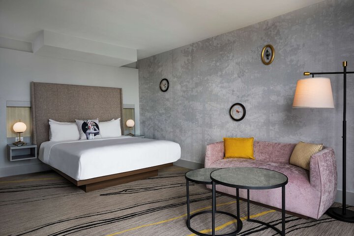 Room 16 of 80