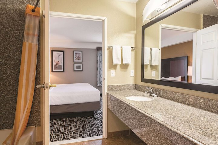 Room 12 of 32