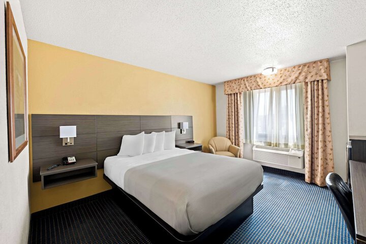 Room 32 of 61