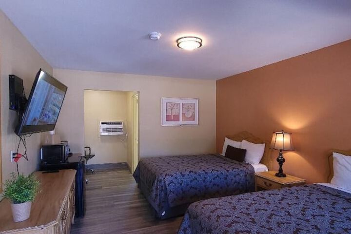 Room 52 of 71