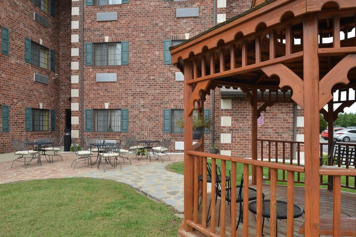 Hotel Exterior 53 of 55