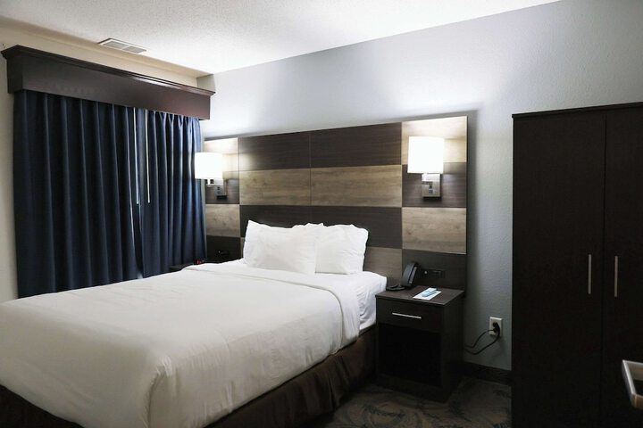Room 83 of 109