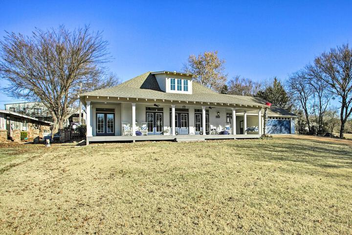 Spacious Kingston Home on Lake Texoma!