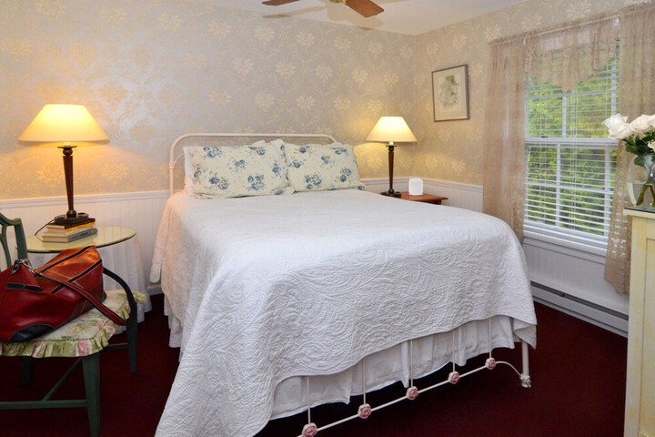 Eagle Harbor Inn