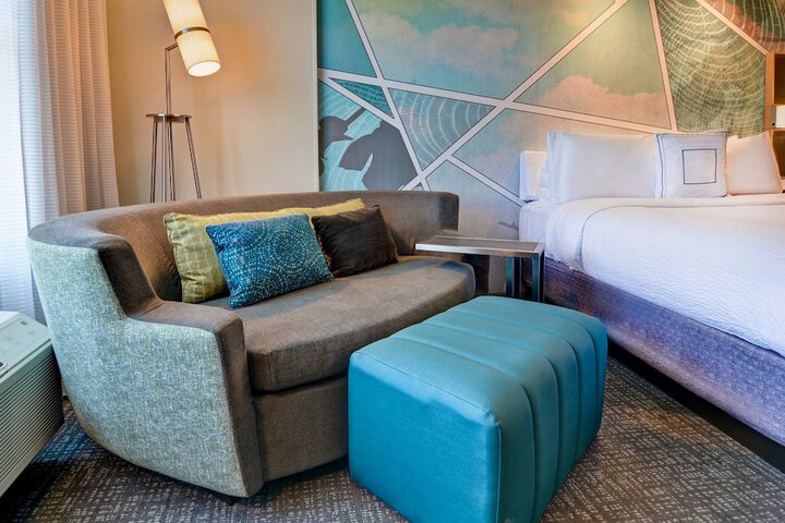 Room 32 of 49
