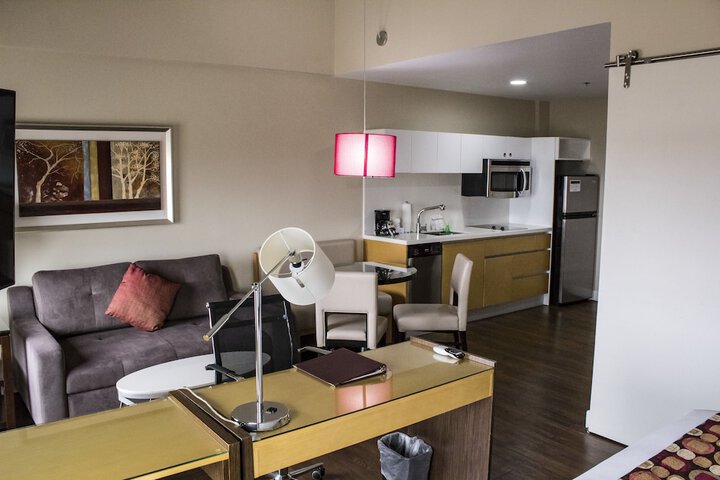 Room 17 of 37