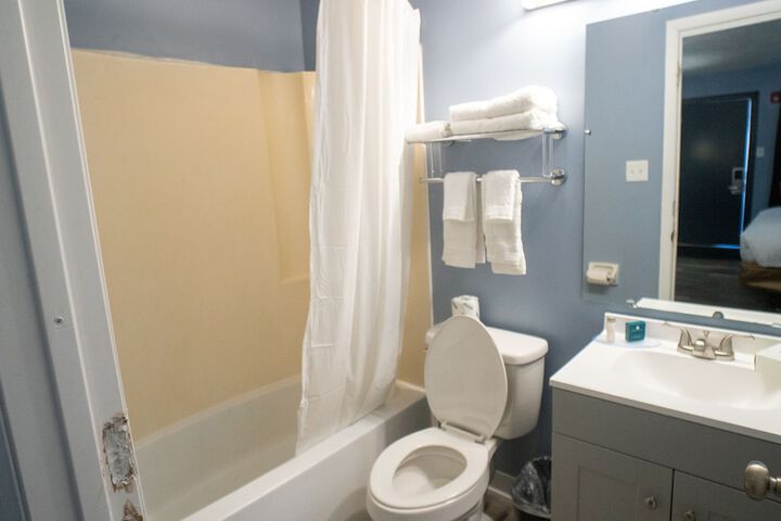 Room 7 of 16