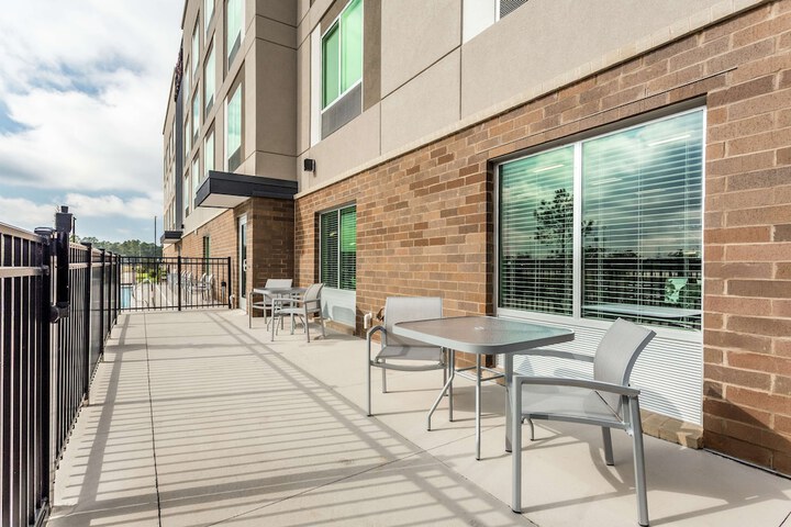 Terrace/Patio 36 of 37