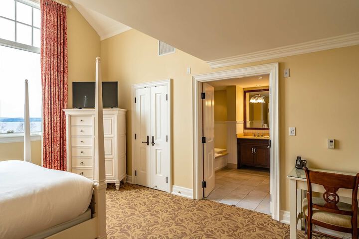 Room 12 of 92