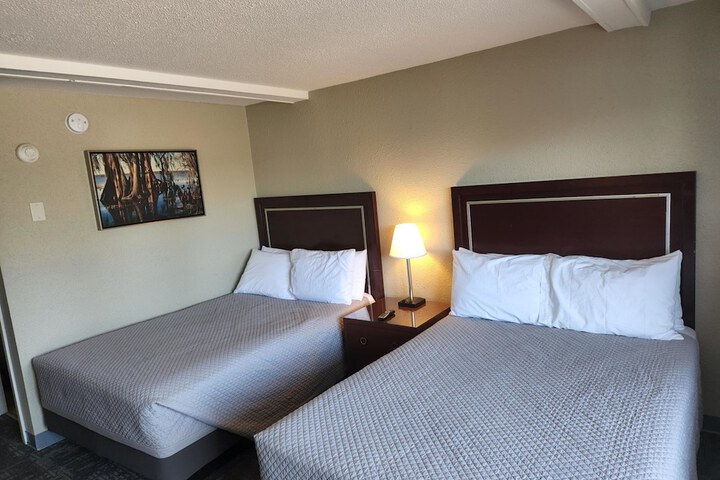 Room 5 of 11