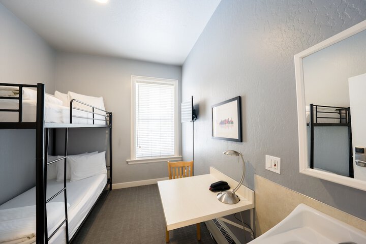 Room 18 of 27