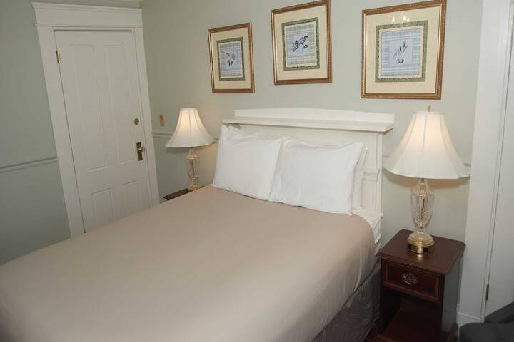 Room 113 of 183