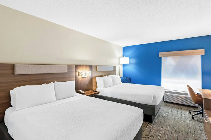 Holiday Inn Express Suites Charleston by IHG
