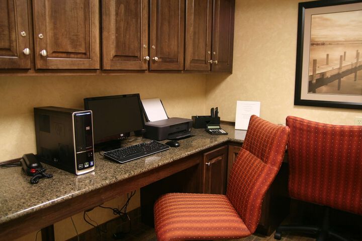 Business Center 44 of 46