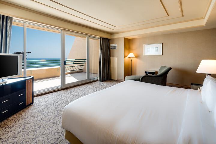 Room 18 of 124