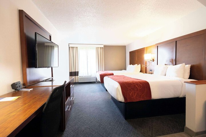 Room 52 of 107