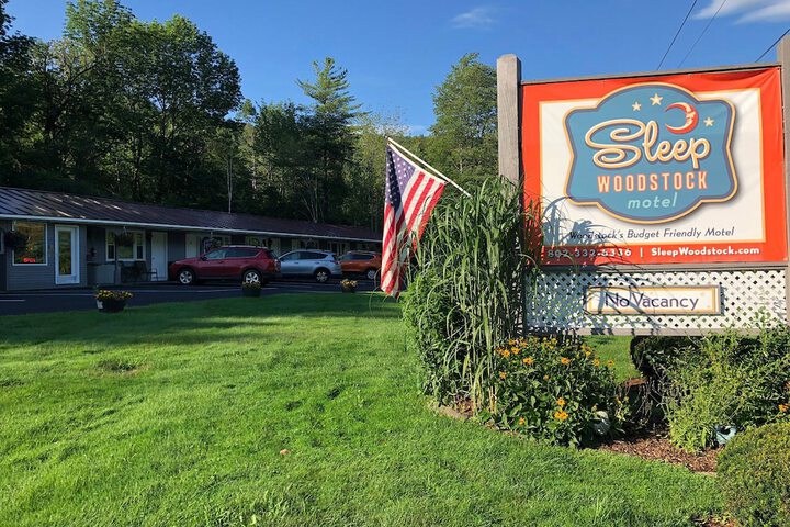Sleep Woodstock Motel