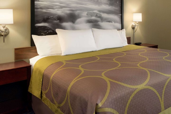 Super 8 by Wyndham Liverpool / Syracuse North Airport